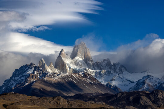 Argentina, Santa Cruz, El Chalten, Clouds above snow covered Mount Fitz Roy