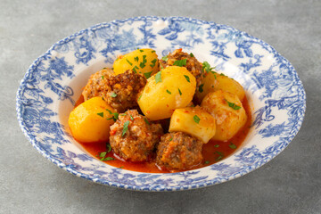 From traditional Turkish cuisine; Persian meatballs. Turkish name; Acem koftesi