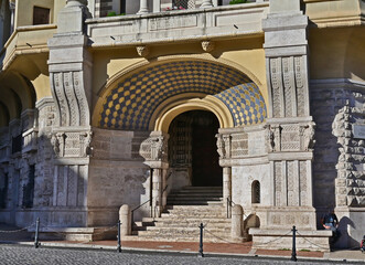 Obraz premium Roma, case, palazzi, strade, fontane ed architettura del quartiere Coppedè