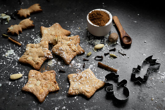 Weihnachtskekse backen - Sternf&ouml;rmige Kekse mit Dinkel- und Mandelmehl und Spekulatius Gew&uuml;rz