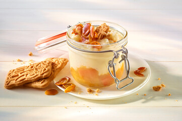 Winterlicher Milchreis mit Spekulatius und Bratapfelzutaten, Dessert, süss, Kekse, 