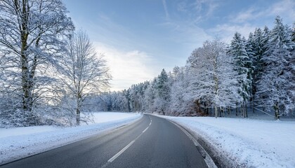 Obraz premium In a winter landscape in Germany, a snow-covered curve road and snow-covered trees.