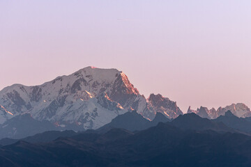 Lever de soleil sur les alpes françaises