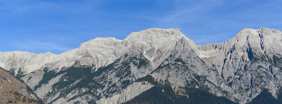 Bettelwurfmassiv im Tiroler Karwendel bei Traumwetter