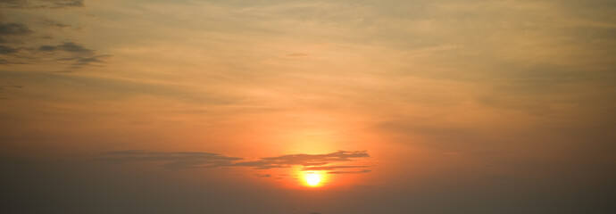 Fototapeta premium Golden evening sky, the beauty of the evening sky.