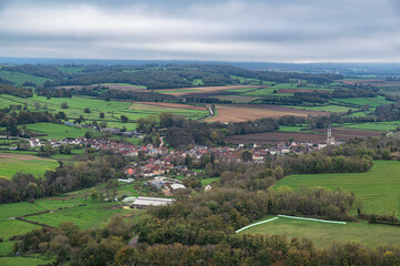 Obraz premium Burgundy landscape with fields and forest around the village of Saint-père-sous-Vézelay, France