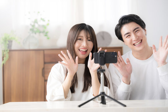 Image of a man and woman delivering a video as a couple Waving hello~!