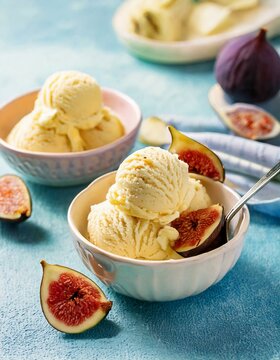 Helado de higo en bowl