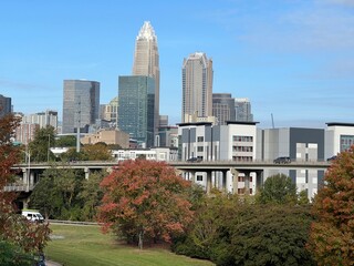 Obraz premium View of the Charlotte, NC skyline cityscape on a clear autumn fall day