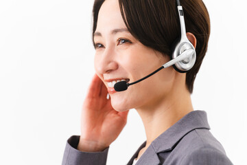 若い女性のオペレーター　ビジネスイメージ	
