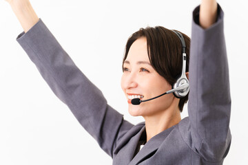 若い女性のオペレーター　ビジネスイメージ	
