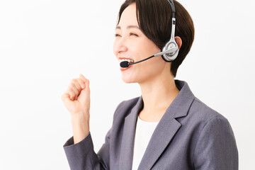 若い女性のオペレーター　ビジネスイメージ	
