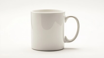 Obraz premium Blank White ceramic mug side view Isolated on a white for hot coffee mug or tea template design