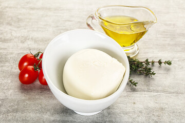Round Mozzarella young cheese ball