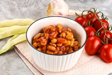White baked bean in tomato sauce