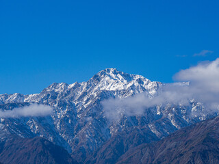 快晴の空と冠雪の北アルプス　長野県白馬村
