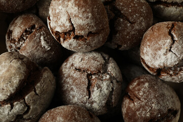 Delicious crinkle cookies in a plate, on a dark background.