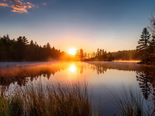 Obraz premium sunset over the lake