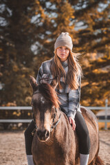 Fototapeta premium Mädchen mit Pferd