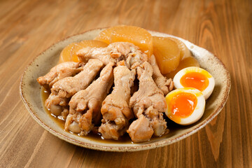 鶏手羽元と大根の煮物