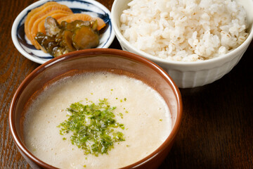 とろろ芋と麦飯
