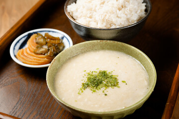 とろろ芋と麦飯