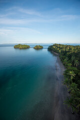 Obraz premium Aerial view of pacific sandy beach at Las Perlas Archipelago, Panama, Central America - stock photo