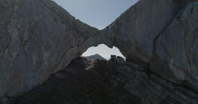 drone a travers le trou de mouche 