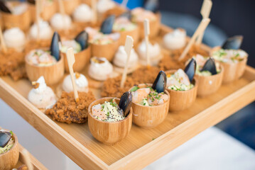 Plateau traiteur, cocktails, toasts et petits fours