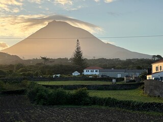 halo over pico volcano mountain © Fizzl