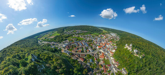Ausblick auf Kipfenberg in der Altmühlalb im nördlichen Oberbayern