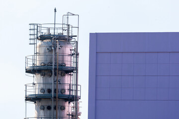 Naklejka premium Industrial plant with distillation column and purple wall