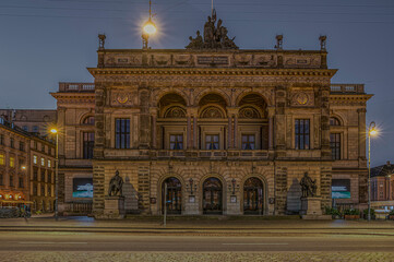 Obraz premium Royal danish theatre in Copenhagen during twilight hour