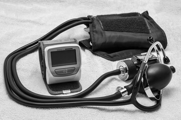 two medical devices for measuring blood pressure