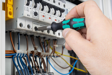 Hand Adjusting Circuit Breaker with Screwdriver