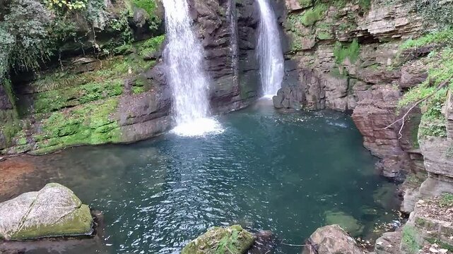 Carpinone - Cascate del Torrente Carpino al termine del sentiero di accesso