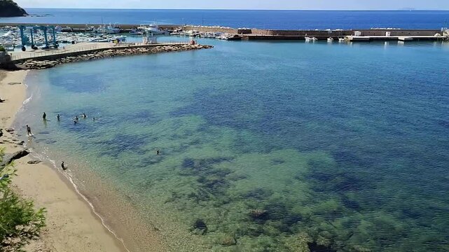 San Marco di Castellabate - Scorcio della Spiaggia della Grotta dall'alto del sentiero di accesso