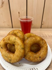 Onion rings with potatoes and dill
