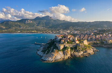 Blick auf Calvi mit Festung