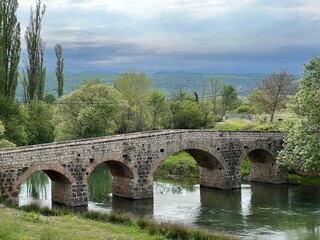 Fototapeta premium Historic stone bridge on the river Zrmanja, Kastel Zegarski (Velebit Nature Park, Croatia) - Povijesni kameni most na rijeci Zrmanji, Kaštel Žegarski (Park prirode Velebit, Hrvatska)