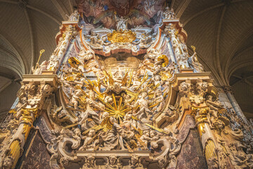 Riches décoration en or de la cathédrale de Tolède