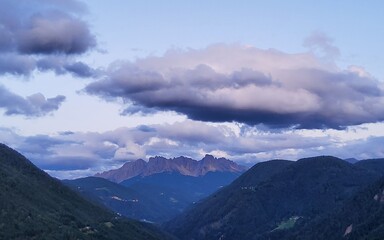 Naklejka premium clouds over the mountains