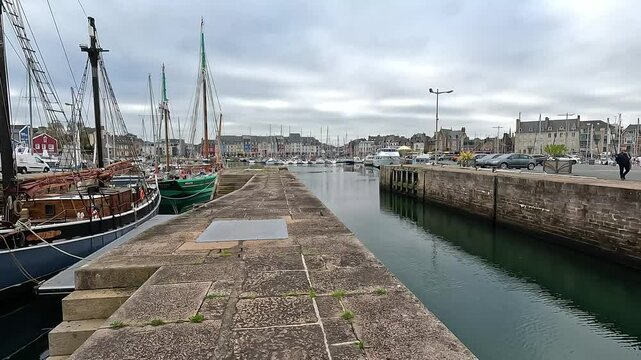 Le port de Paimpol en Bretagne - France