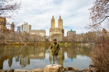tourists visiting city of New York in Central Park in winter © Gonzalo