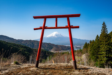 河口浅間神社 天空の鳥居と富士山　山梨県南都留郡富士河口湖町