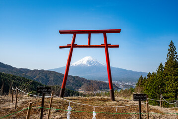 河口浅間神社 天空の鳥居と富士山　山梨県南都留郡富士河口湖町