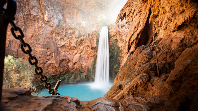 Mooney waterfall atop the chains at Havasupai