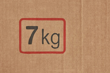 7kg inside red square printed on cardboard box, indicates weight of the package, important handling instructions for safe transportation and storage