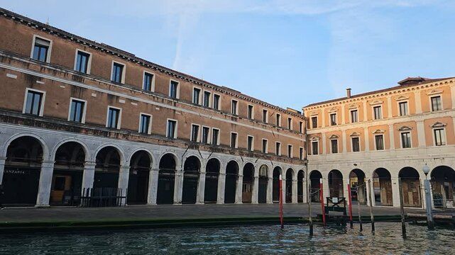 Horizontal Venice grand canal near Rialto, Erbaria, Venezia stabilised with Dji osmo 