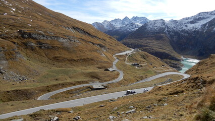 an der Großglockner Hochalpenstraße.. unten das Glocknerhaus und der Margaritzenstausee... in der...